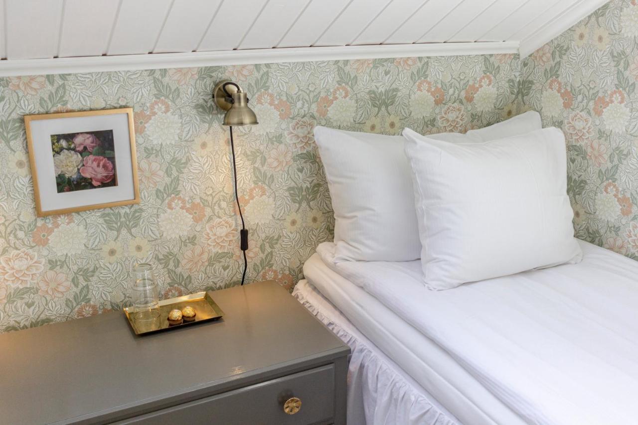 Rosenhill Bed & Breakfast Grebbestad Exterior foto